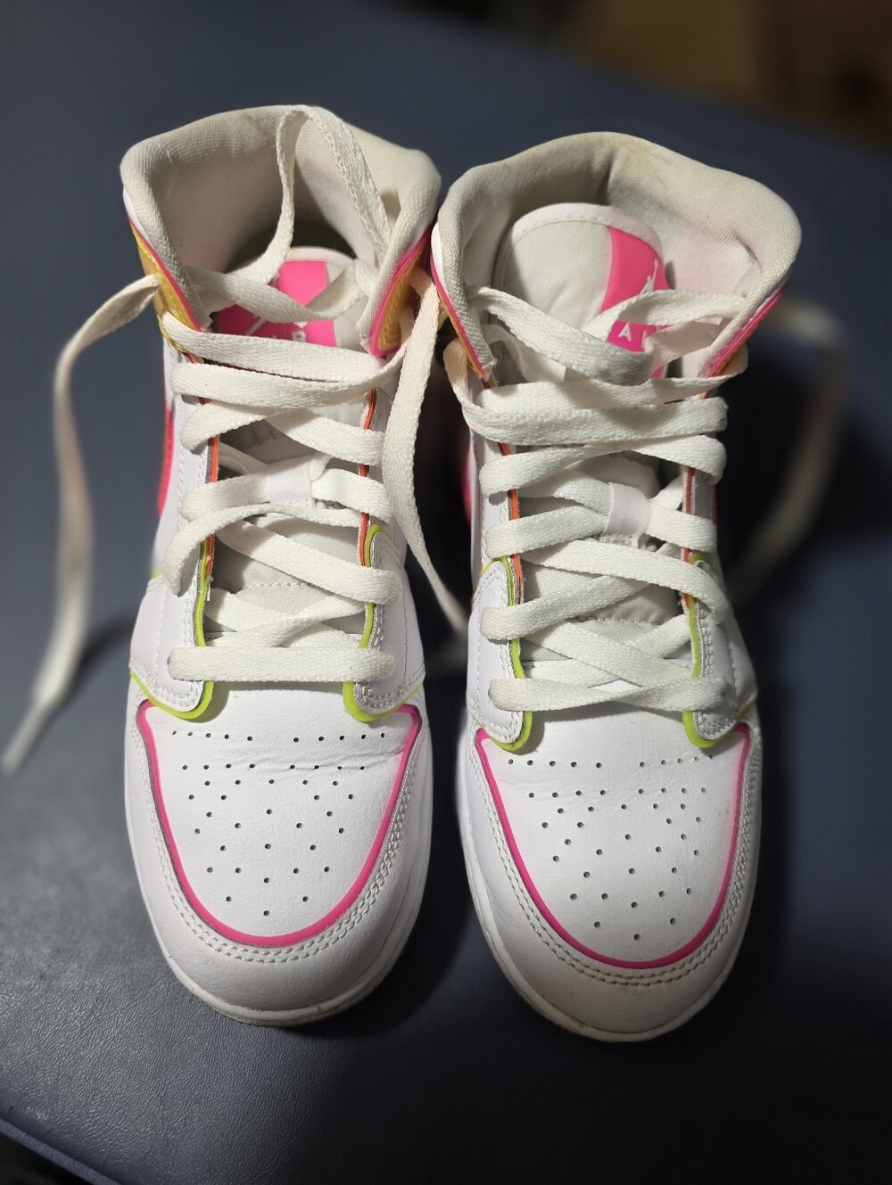 Jordan 1 Mid Edge Glow,  Kids White High-Top Sneakers Size 5.5y/7w. - Picture 3 of 8